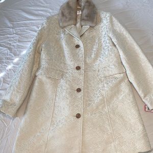 NWT Embroidered Cream Coat w/ Faux fur trim Sz XXL